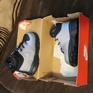 Nike ACG boots,size 4 toddler